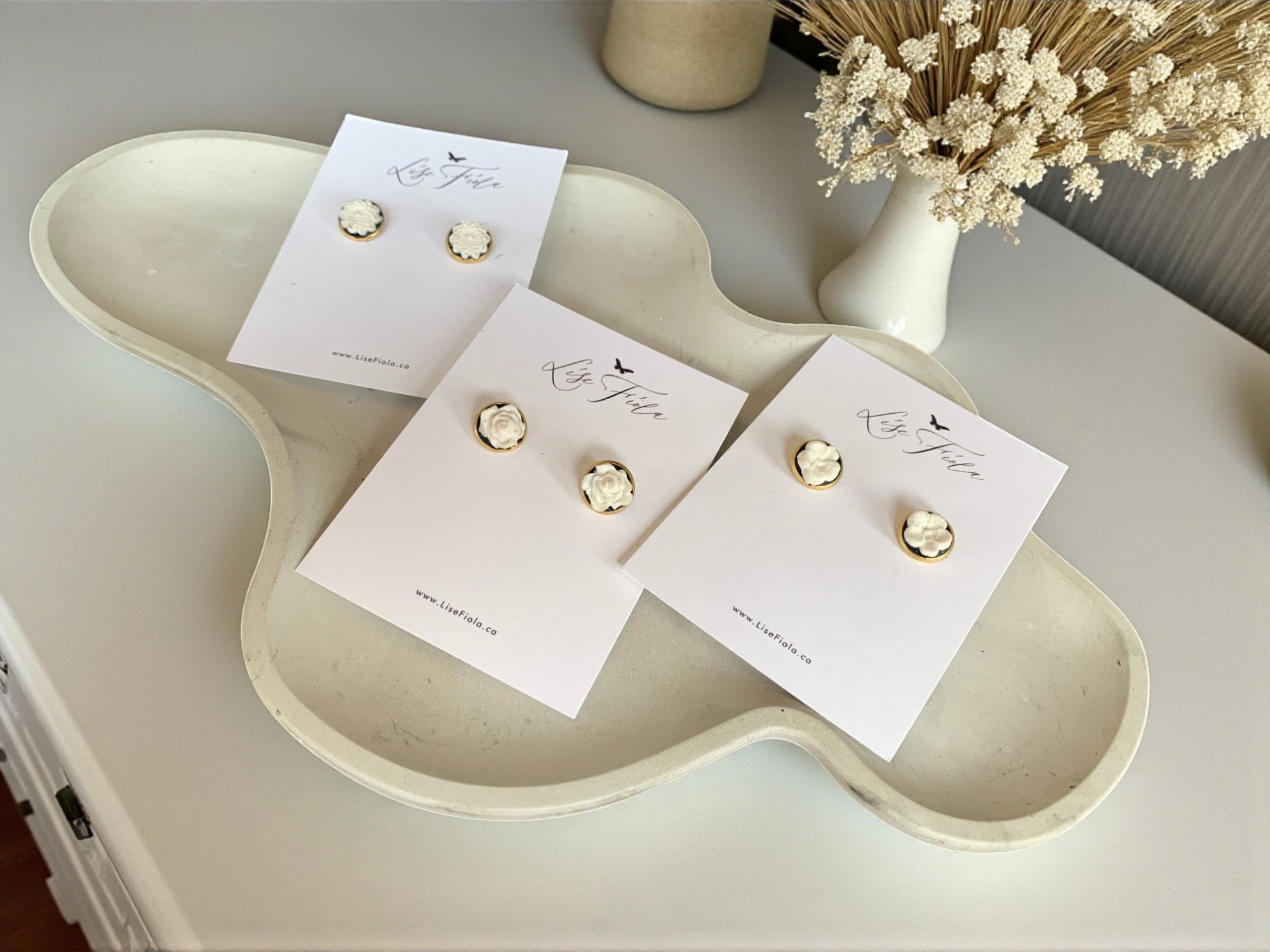 Boucles d'oreilles - Rose blanche à tige